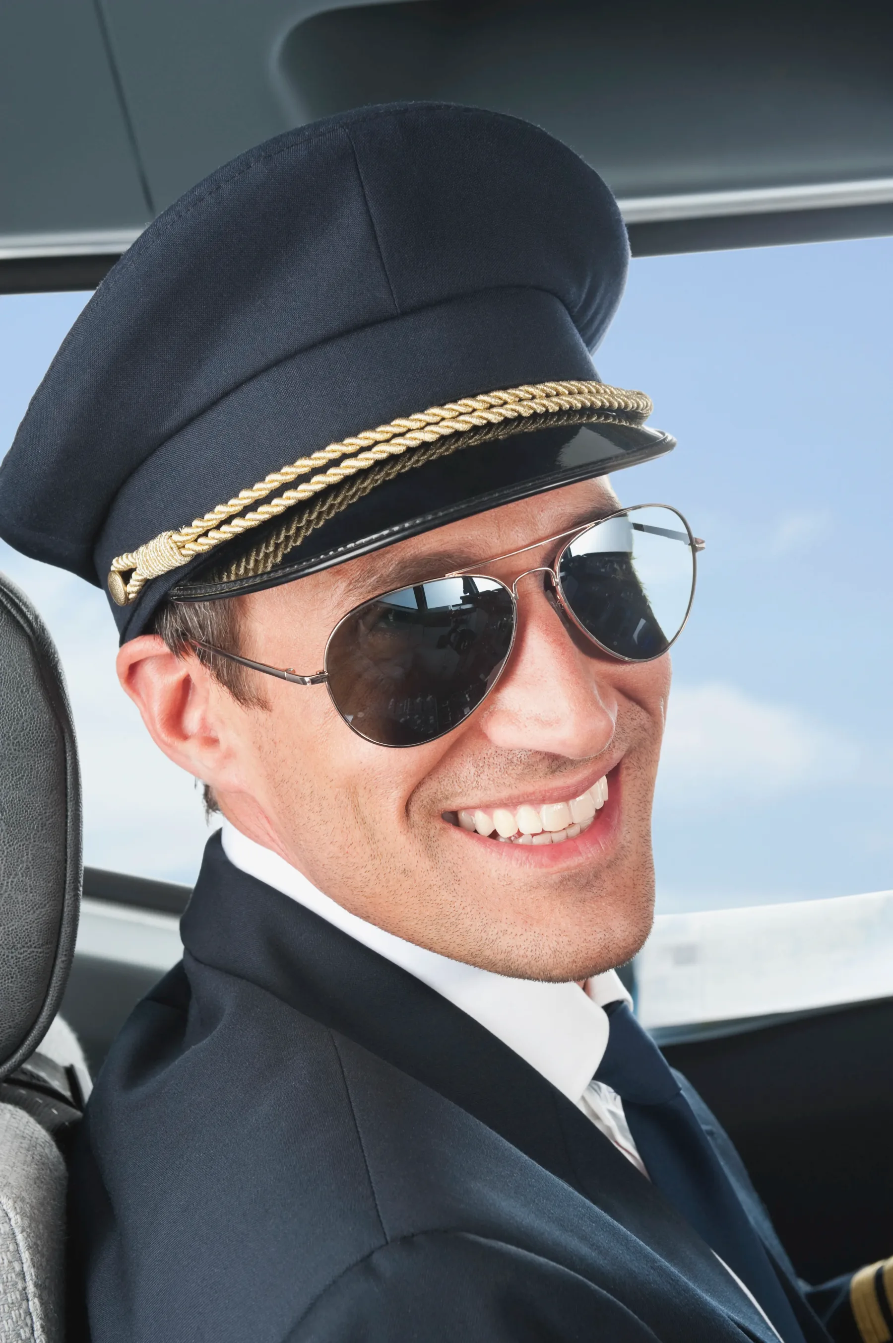 Ali piloti res ne smejo imeti brade? Preverite, zakaj…