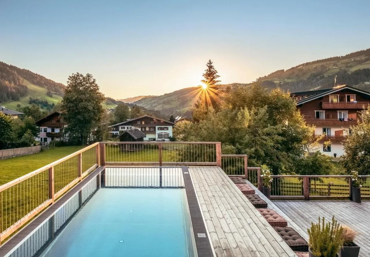 Almmonte Sensum Suites: rajska oaza v objemu Alp, ki združuje sodobni dizajn in vrhunsko kulinariko