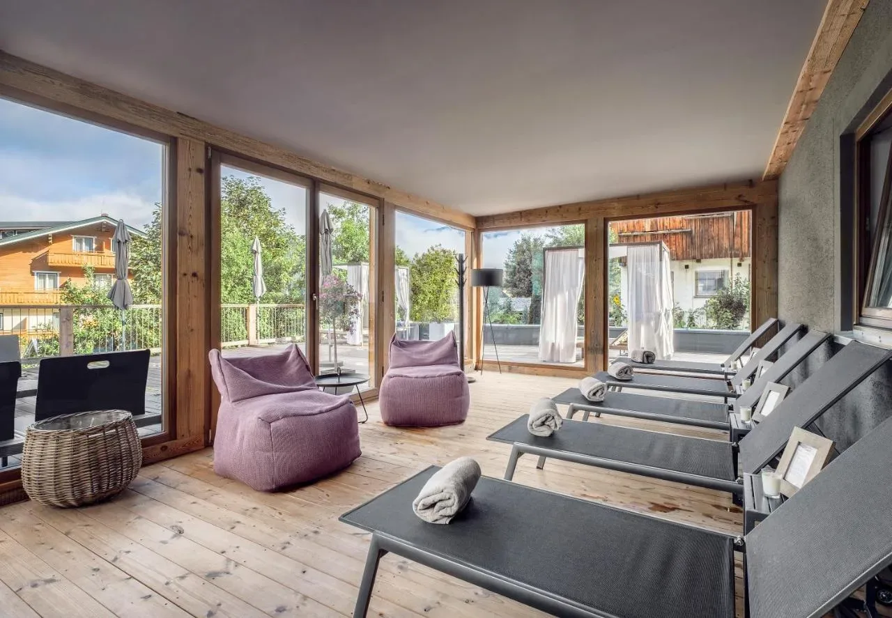 Almmonte Sensum Suites: rajska oaza v objemu Alp, ki združuje sodobni dizajn in vrhunsko kulinariko