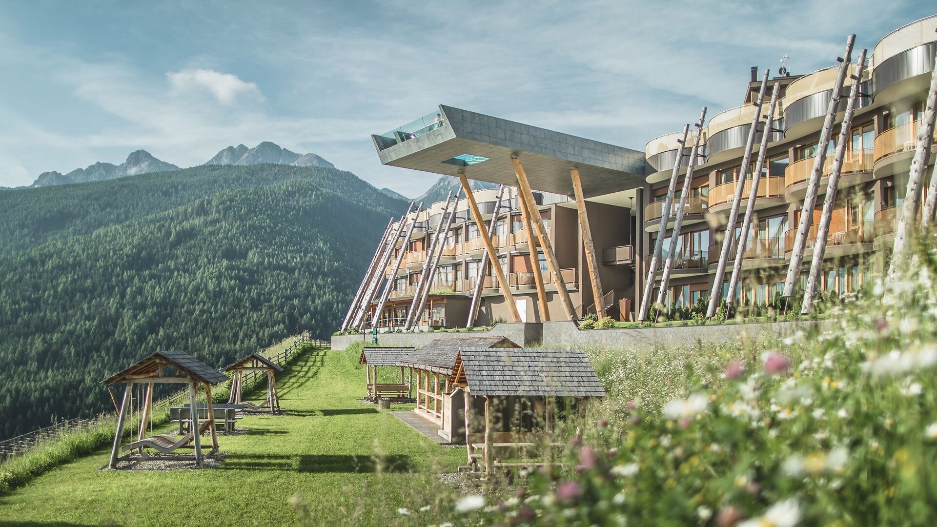 Alpin Panorama Hotel Hubertus: hotel z najlepšim prelivnim bazenom v Evropi