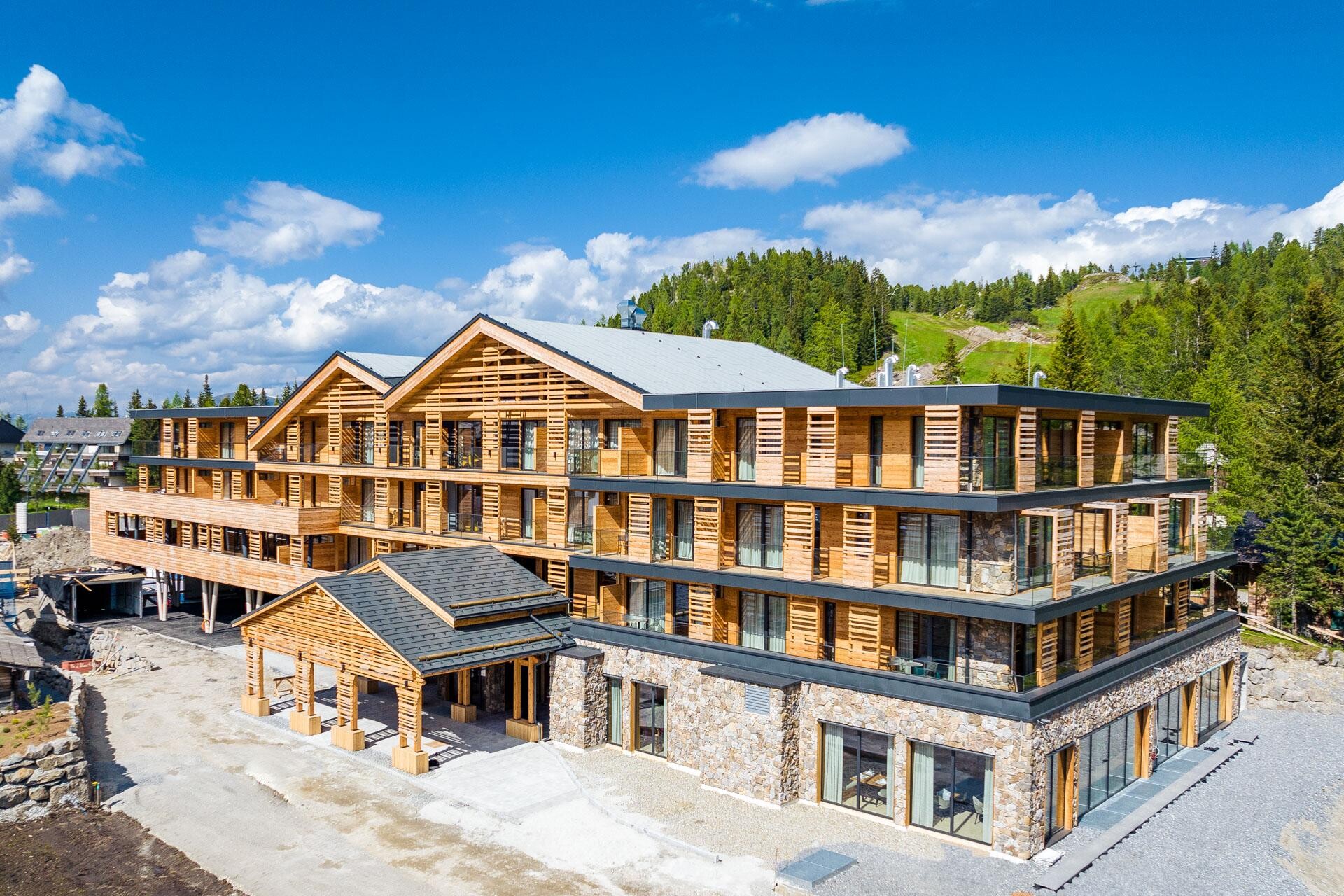 Alpin Peaks Aparthotel na planoti Turracher Höhe: kjer se kronski dragulji Alp svetijo najsvetleje