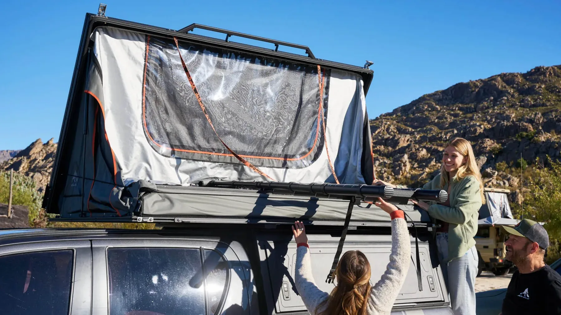 Alu-Cab RT-4S za 4 osebe: je največji družinski strešni šotor za overlanding