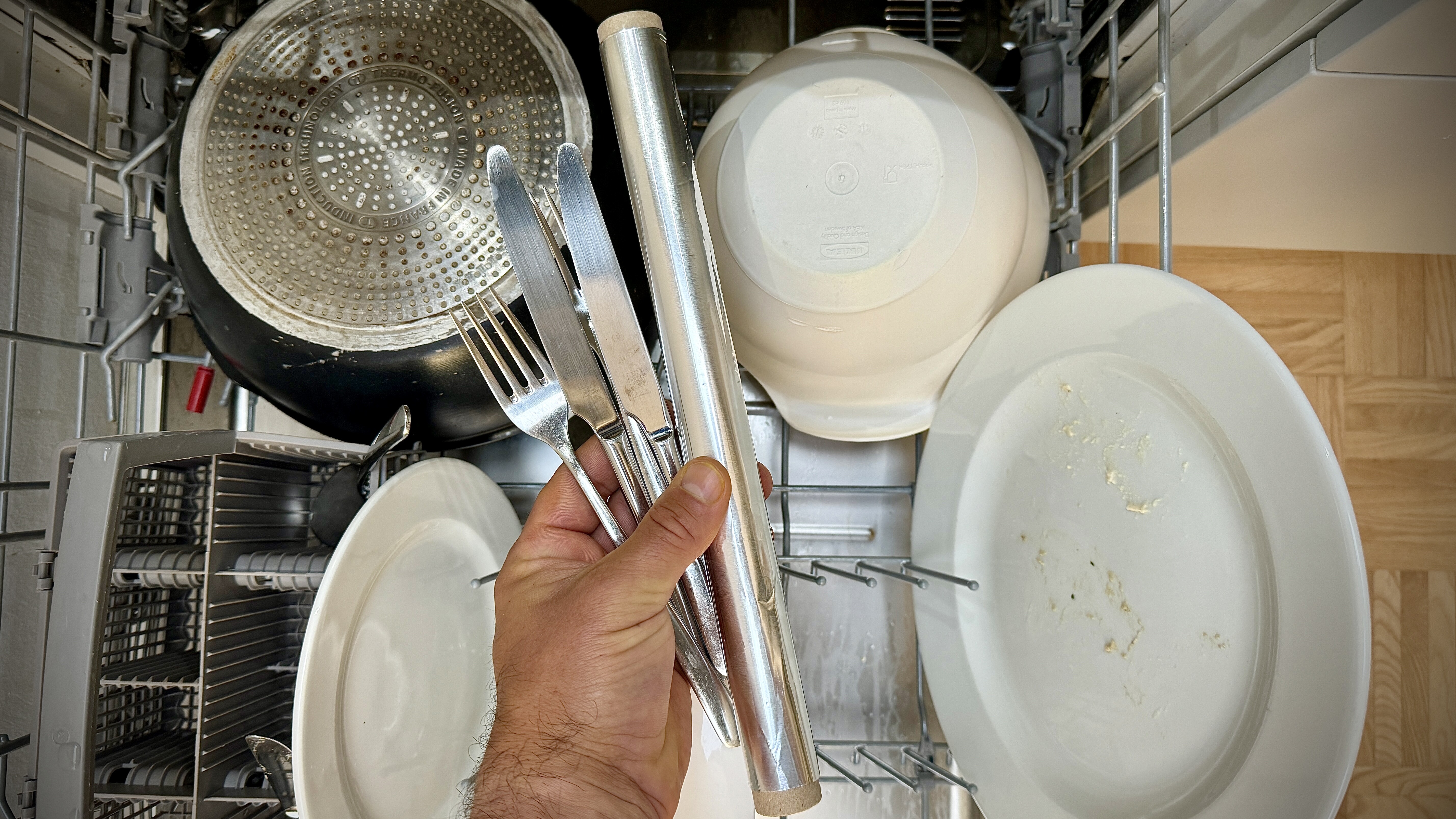 Aluminijasta folija za sijoč jedilni pribor: Preprost trik iz TikToka