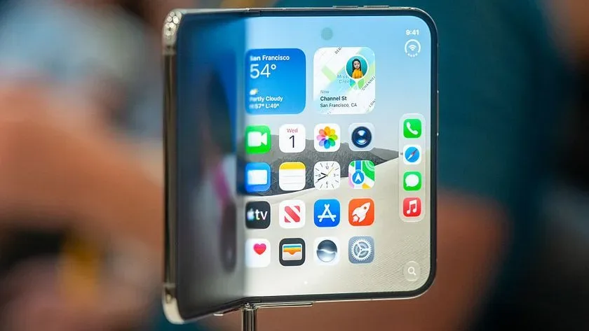 Apple iPhone Duo: Ko se Applov futuristični zložljivi prestiž začne lomiti pod pritiskom