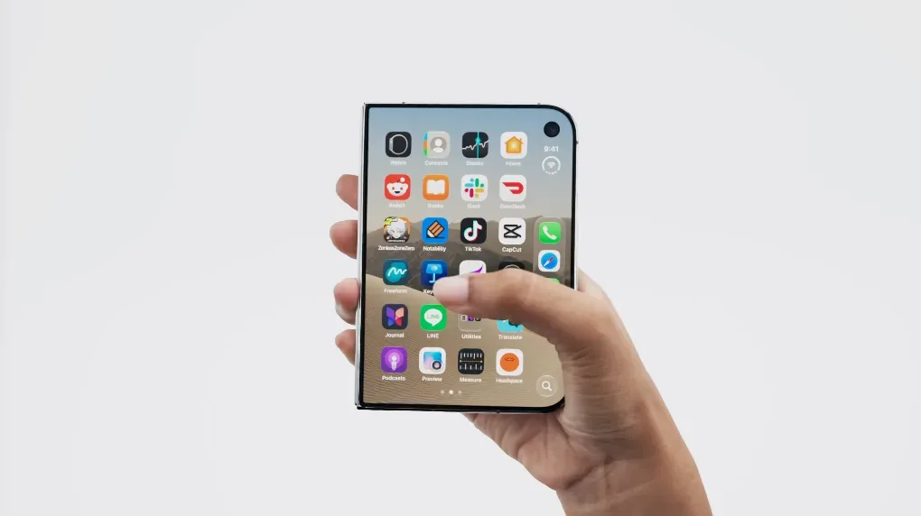 Apple končno upognil svoja načela in telefon: Predstavljen je iPhone Duo, prvi preklopni iPhone v zgodovini