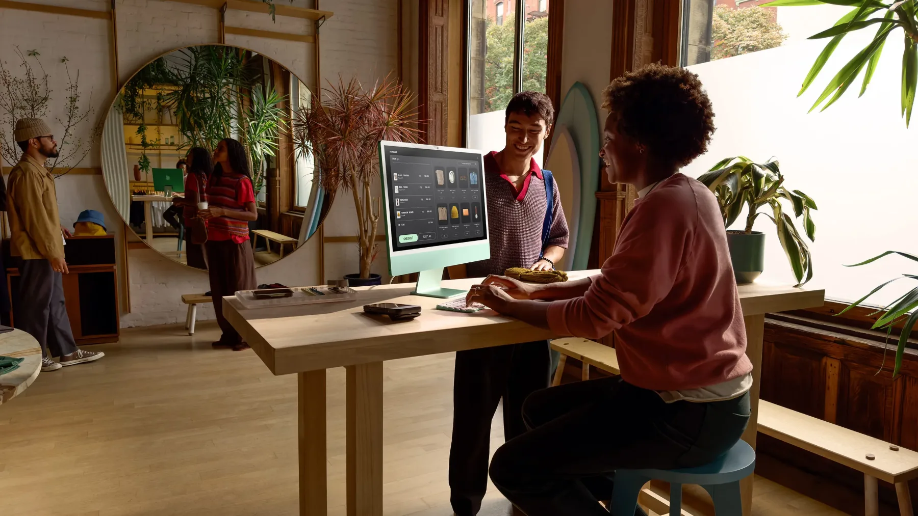 Apple predstavil novi 24-palčni iMac 2024 z M4 čipom in svežimi barvami – ali je vreden svoje cene?