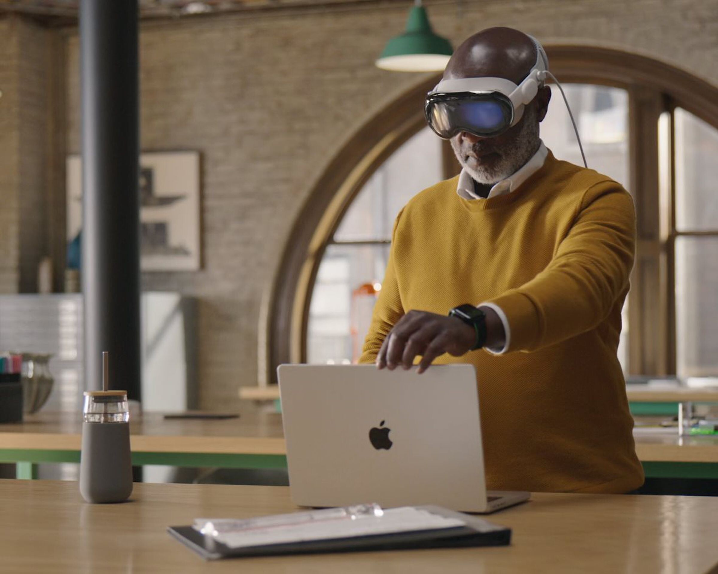 Apple Vision Pro: prvi pogled skozi težko pričakovano navidezno resničnost