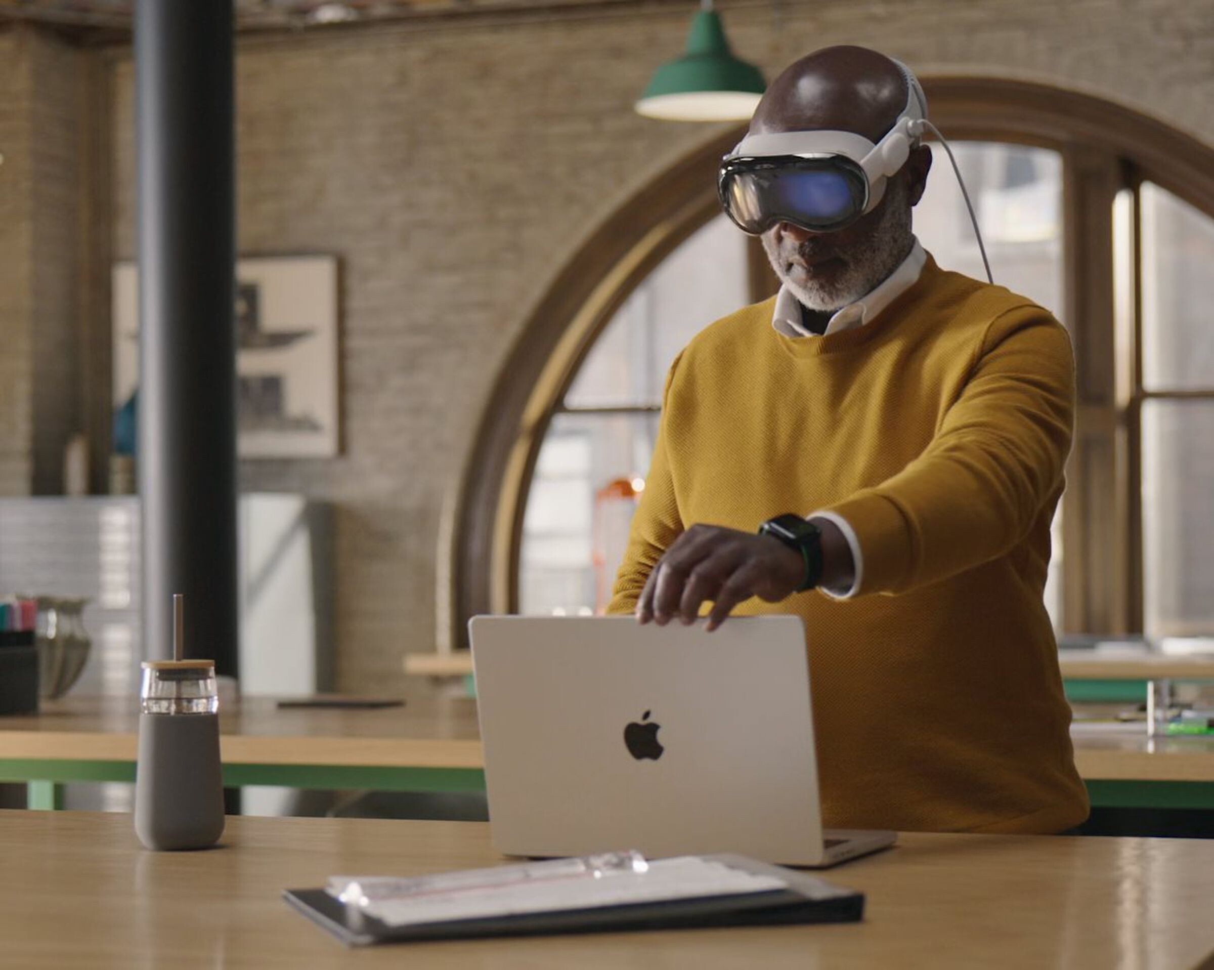 Apple Vision Pro: prvi pogled skozi težko pričakovano navidezno resničnost