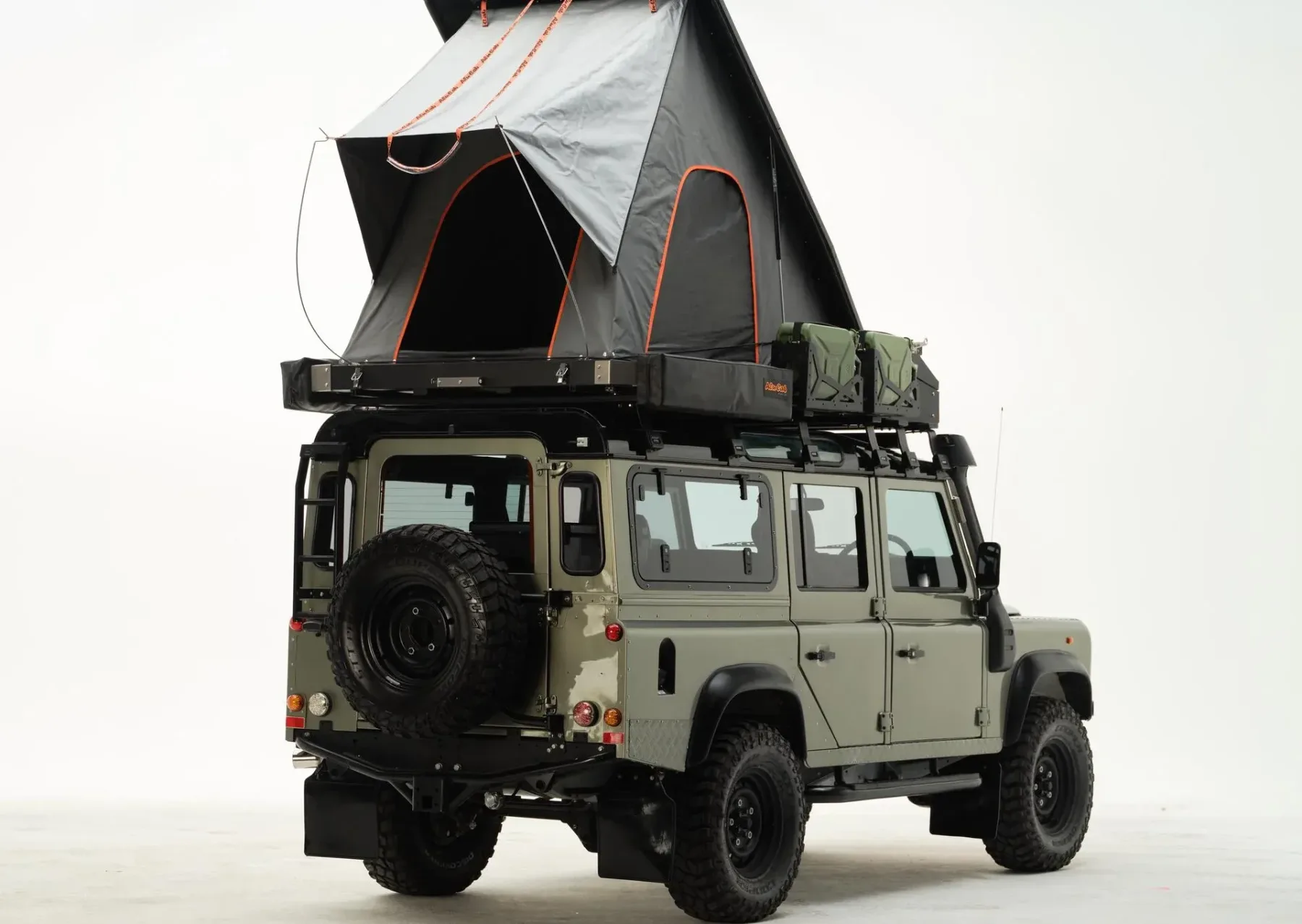 Arksen Project Sahara Land Rover Defender: Ultimativni overland stroj za neskončne avanture