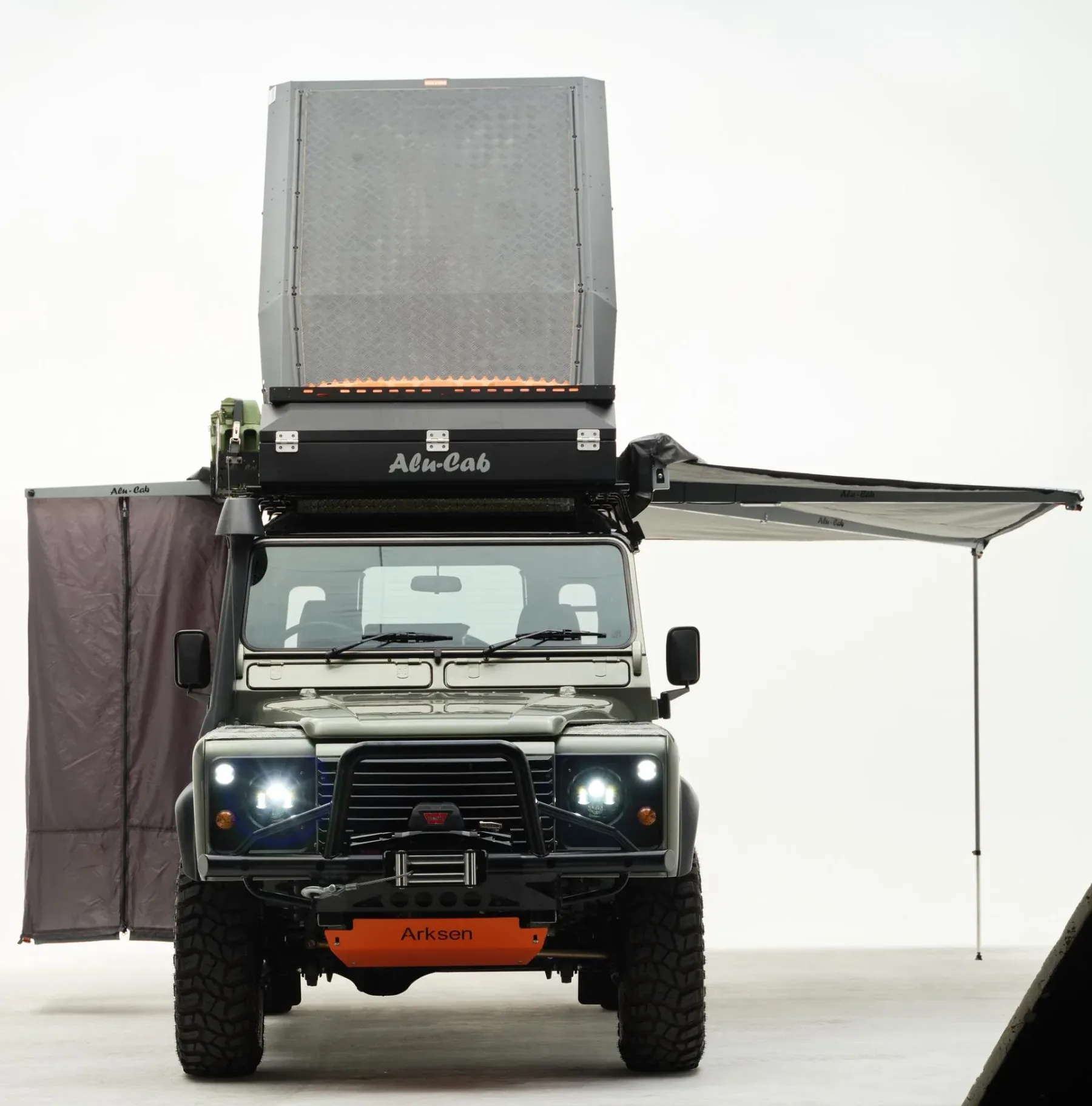 Arksen Project Sahara Land Rover Defender: Ultimativni overland stroj za neskončne avanture