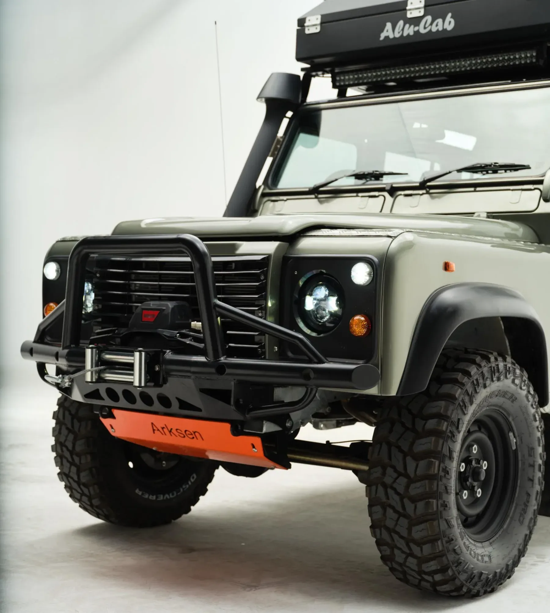 Arksen Project Sahara Land Rover Defender: Ultimativni overland stroj za neskončne avanture