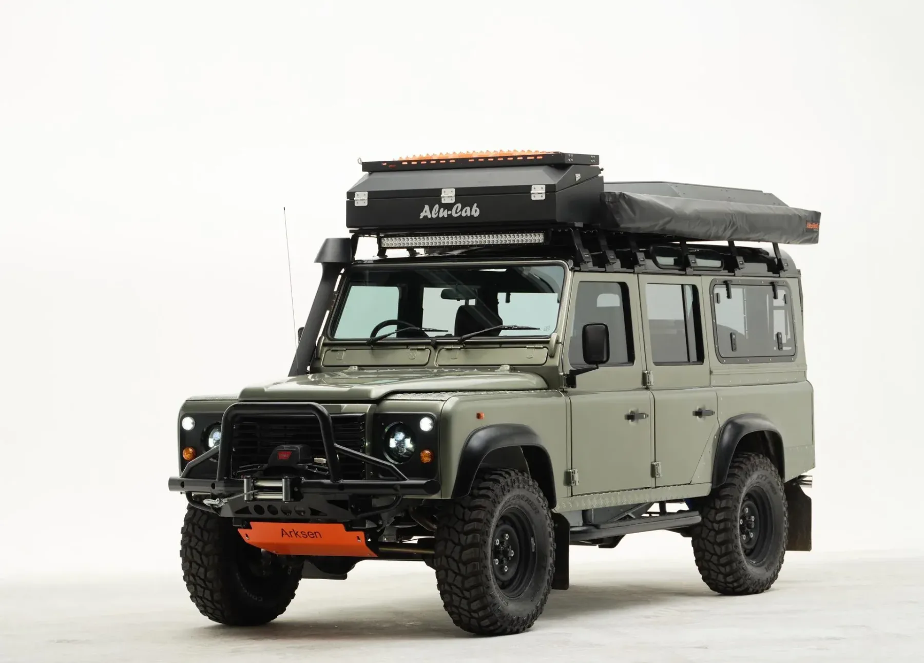 Arksen Project Sahara Land Rover Defender: Ultimativni overland stroj za neskončne avanture