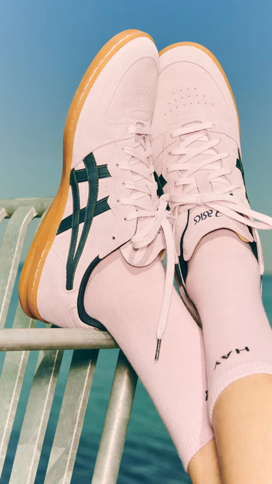 ASICS x HAY: barvita sodelovanja, ki prevzamejo svet športne mode
