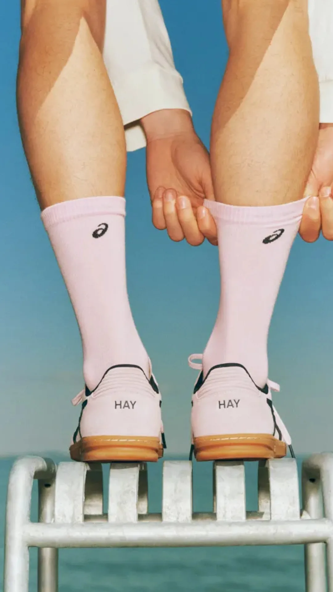 ASICS x HAY: barvita sodelovanja, ki prevzamejo svet športne mode