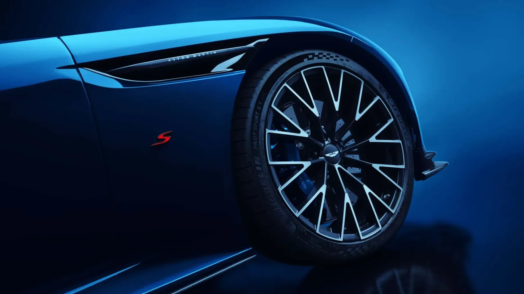 Aston Martin DB12 S: Ko »še malo več« postane umetnost
