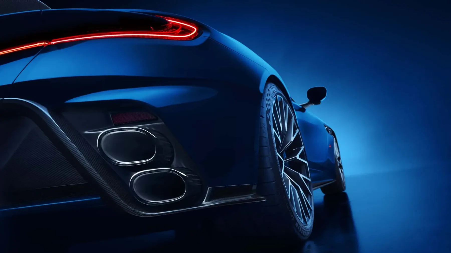 Aston Martin DB12 S: Ko »še malo več« postane umetnost