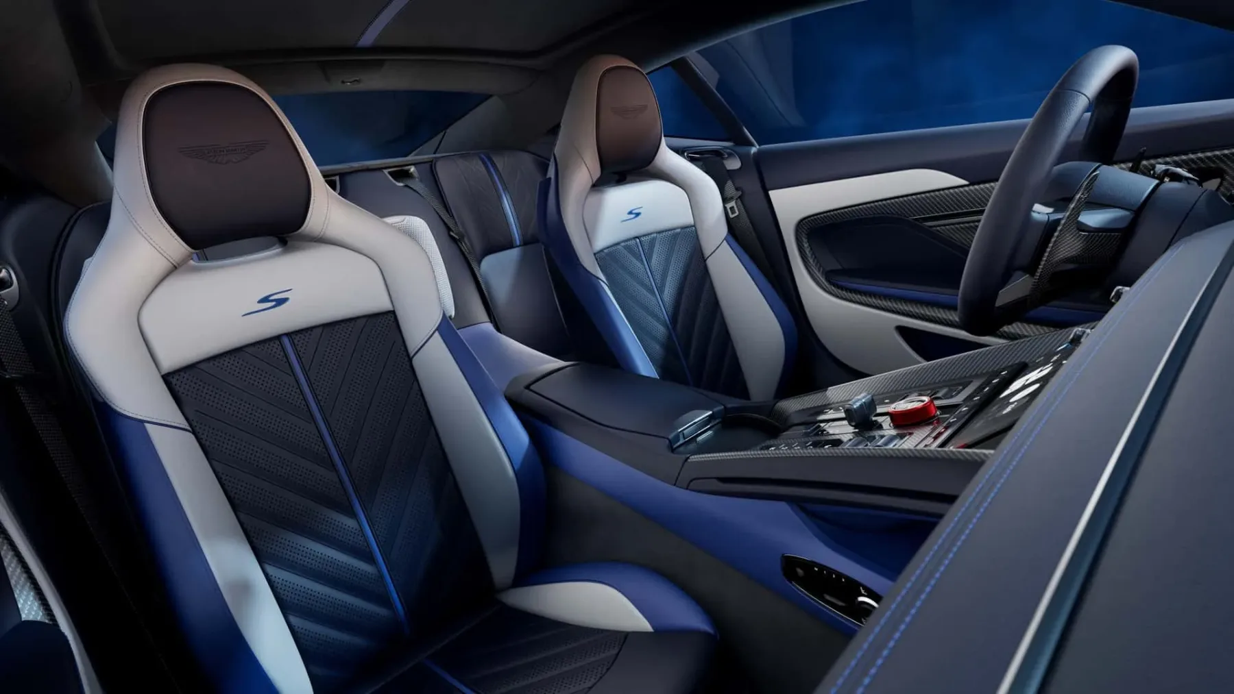 Aston Martin DB12 S: Ko »še malo več« postane umetnost
