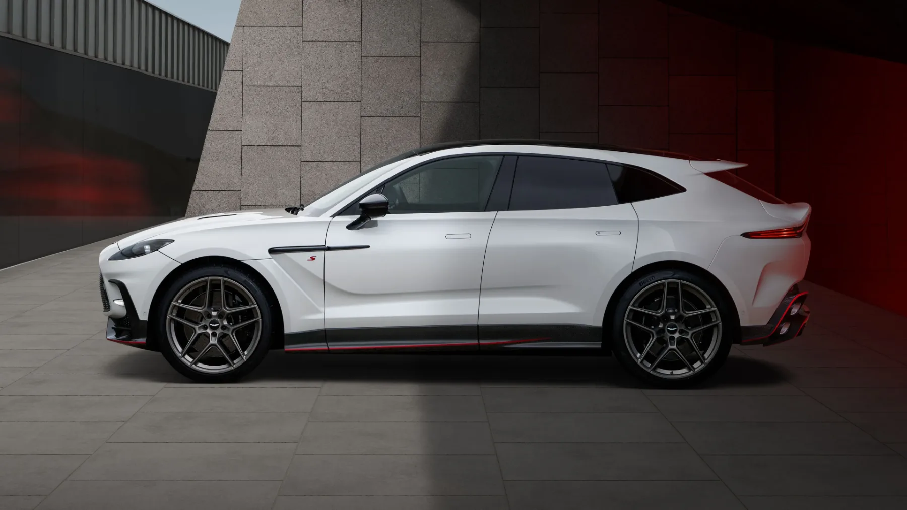 Aston Martin DBX S: najmočnejši SUV brez elektrike, ki je kdaj prišel iz Gaydona – odgovor na Ferrari Purosangue