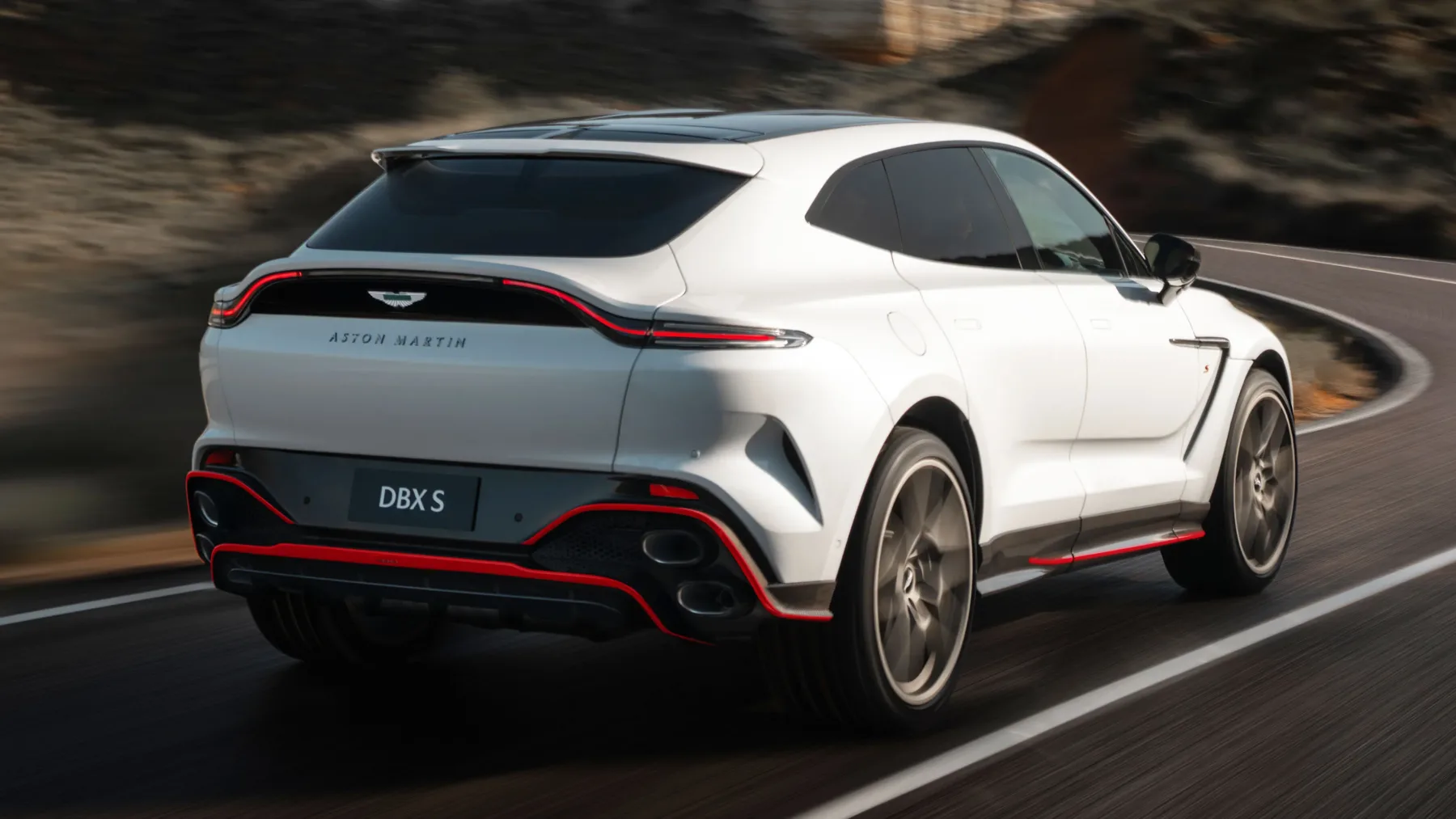Aston Martin DBX S: najmočnejši SUV brez elektrike, ki je kdaj prišel iz Gaydona – odgovor na Ferrari Purosangue