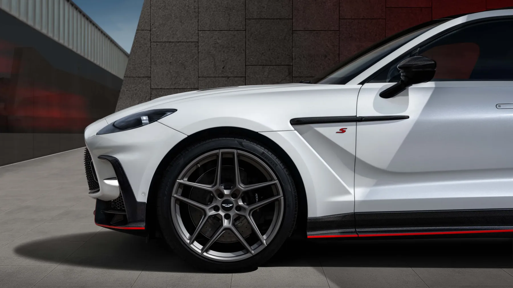Aston Martin DBX S: najmočnejši SUV brez elektrike, ki je kdaj prišel iz Gaydona – odgovor na Ferrari Purosangue