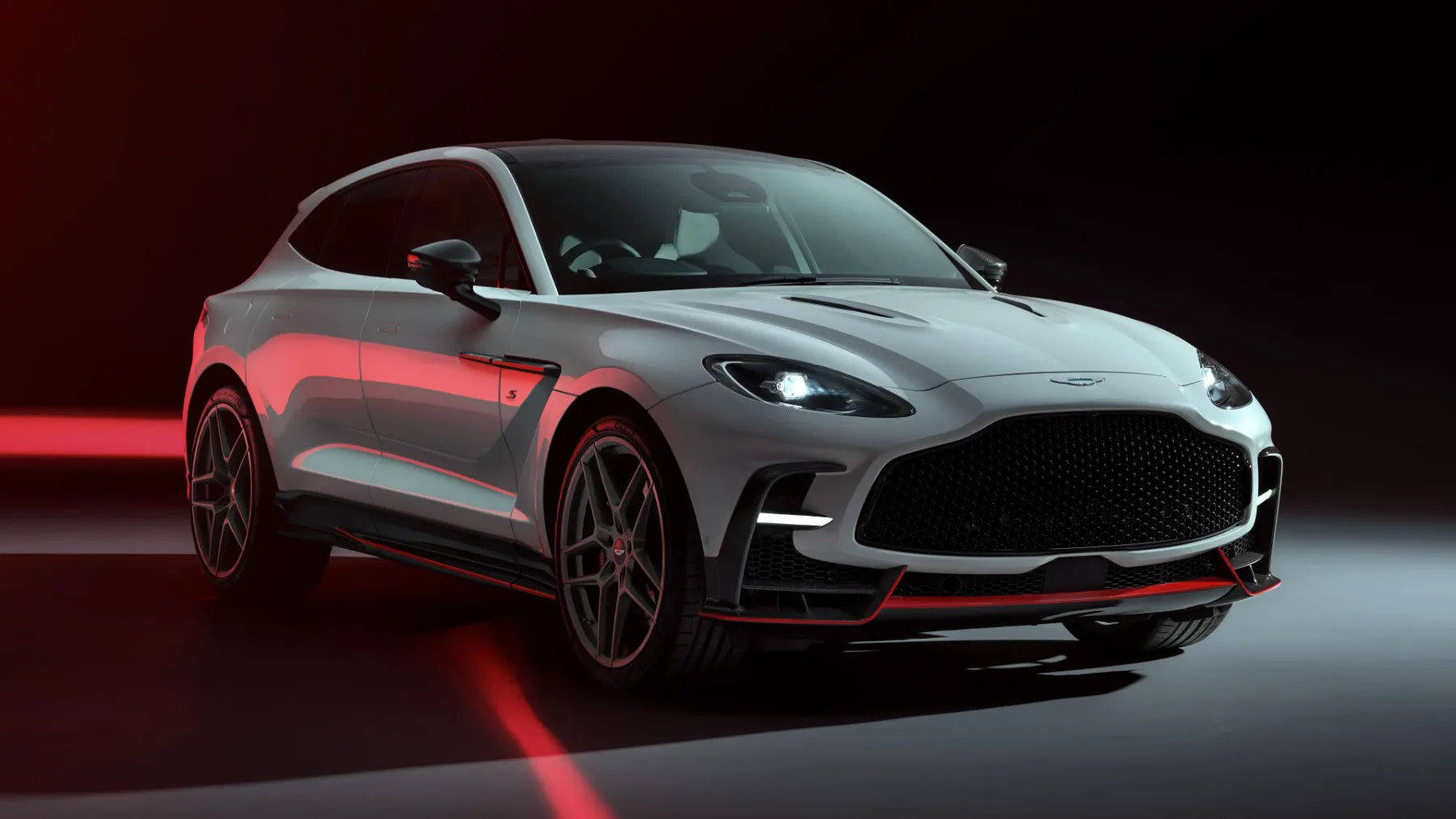 Aston Martin DBX S: najmočnejši SUV brez elektrike, ki je kdaj prišel iz Gaydona – odgovor na Ferrari Purosangue