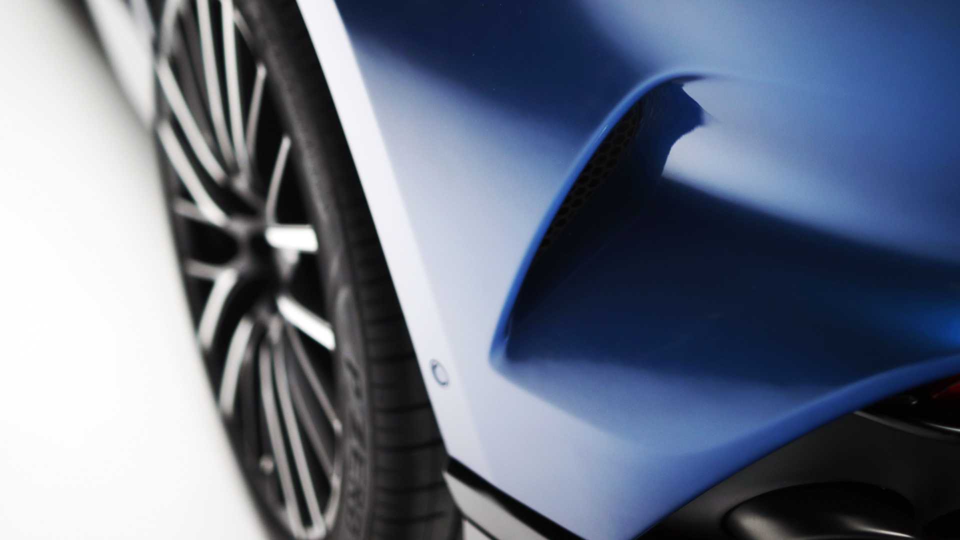 Aston Martin DBX707: če bi James Bond kupil terenca