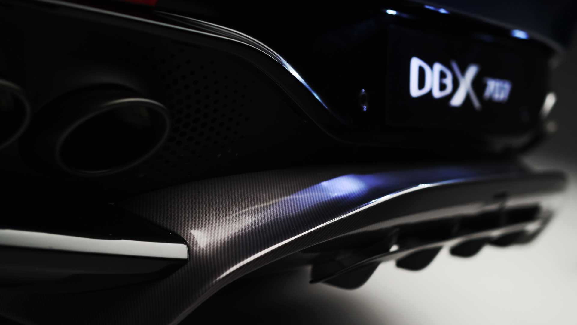 aston-martin-dbx70747