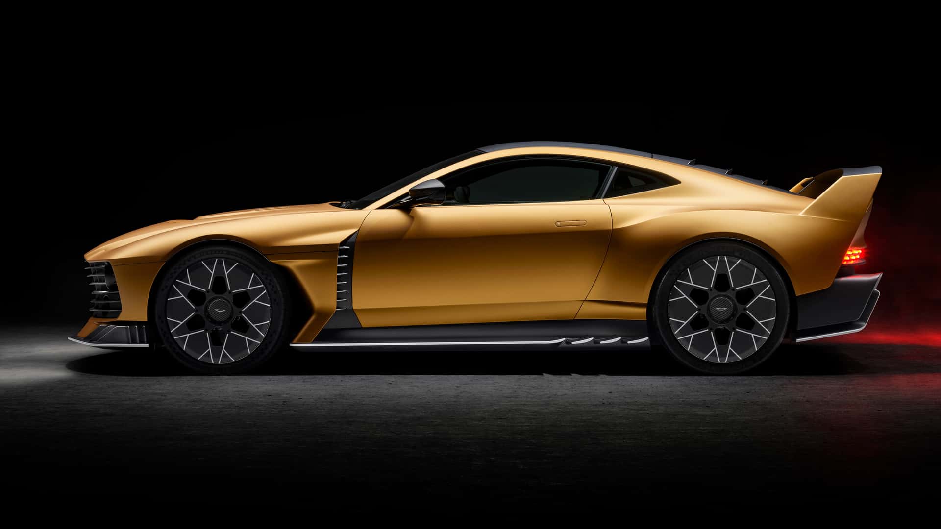 Aston Martin Valiant: ko se sanje Formule 1 srečajo z realnostjo