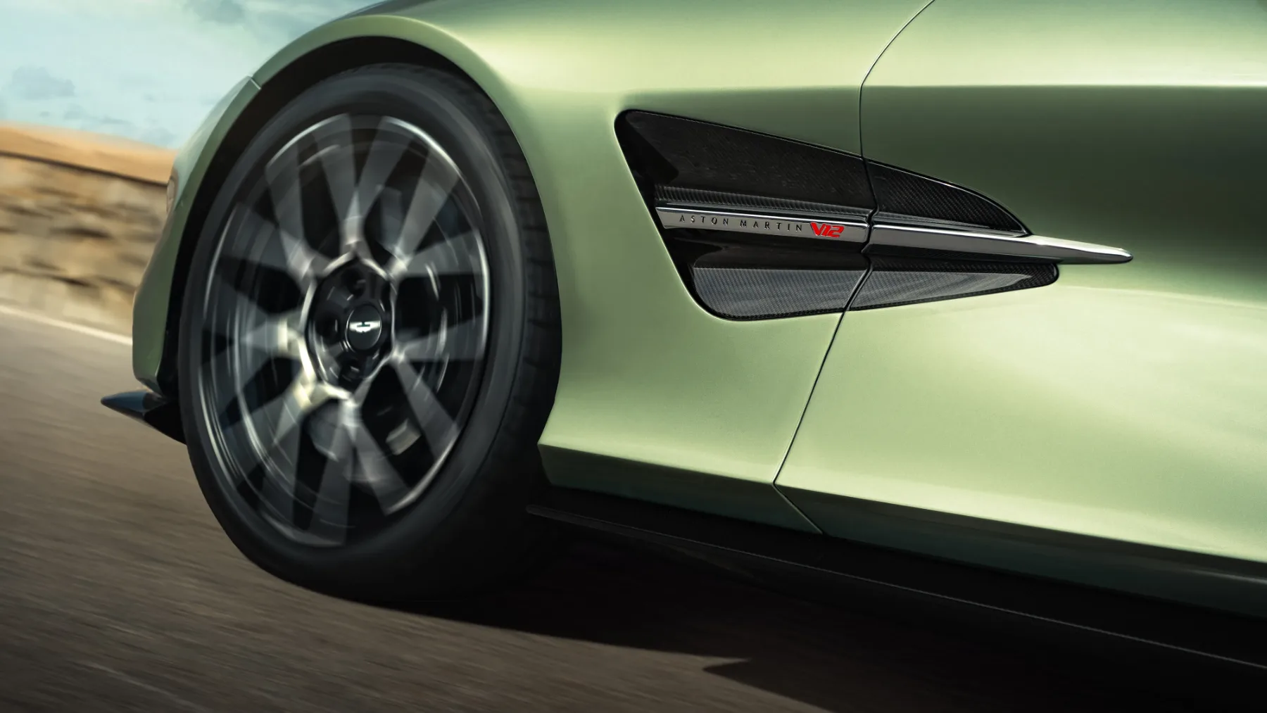 Aston Martin Vanquish Volante (2026): najlepši V12 kabriolet na svetu