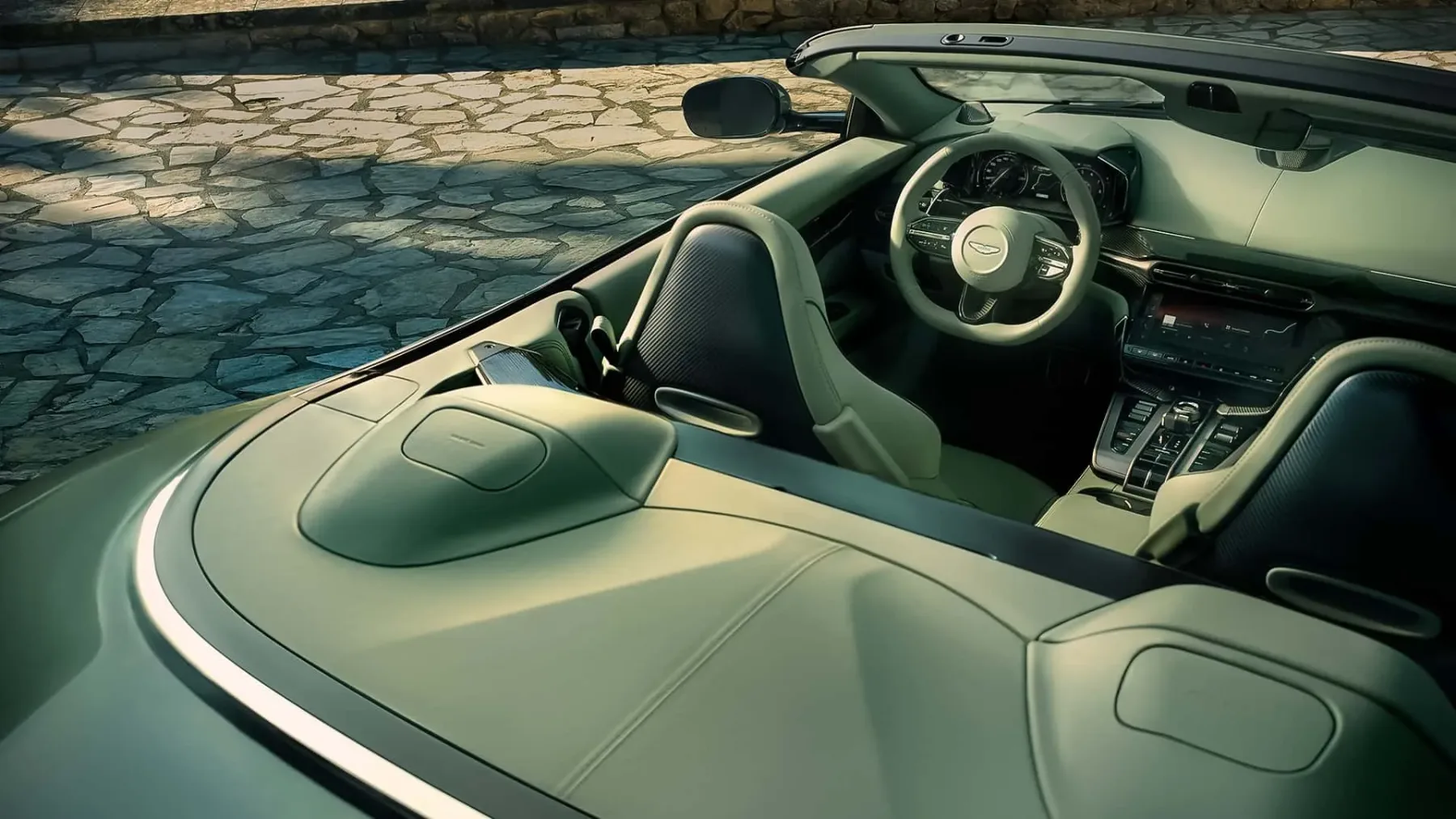 Aston Martin Vanquish Volante (2026): najlepši V12 kabriolet na svetu