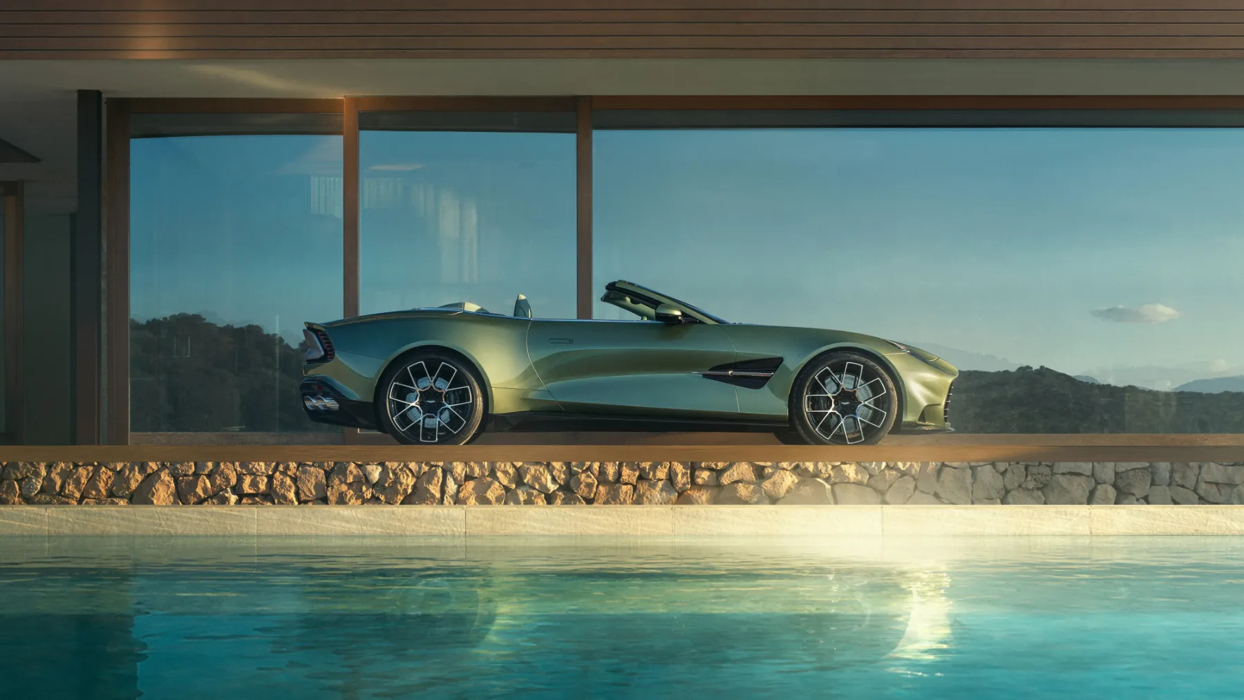 Aston Martin Vanquish Volante (2026): najlepši V12 kabriolet na svetu