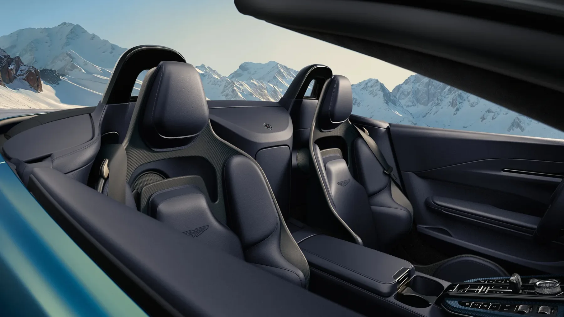 Aston Martin Vantage Roadster 2025: vrhunec elegance in zmogljivosti