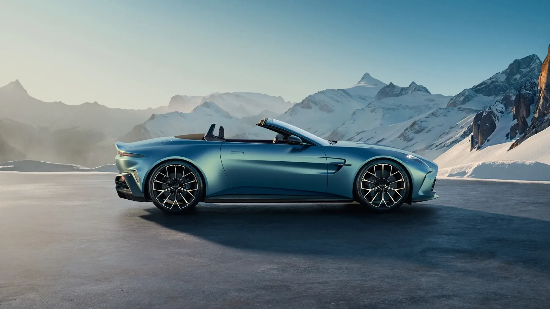Aston Martin Vantage Roadster 2025: vrhunec elegance in zmogljivosti