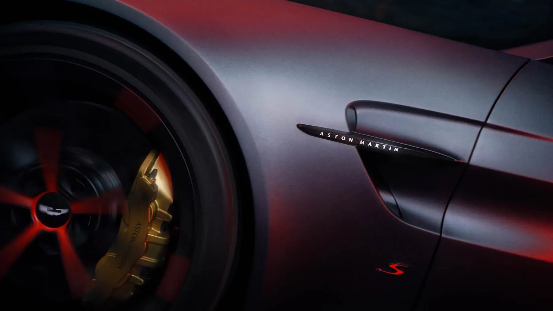 Aston Martin Vantage S 2026 – britanski aristokrat, ki si je nataknil boksarske rokavice
