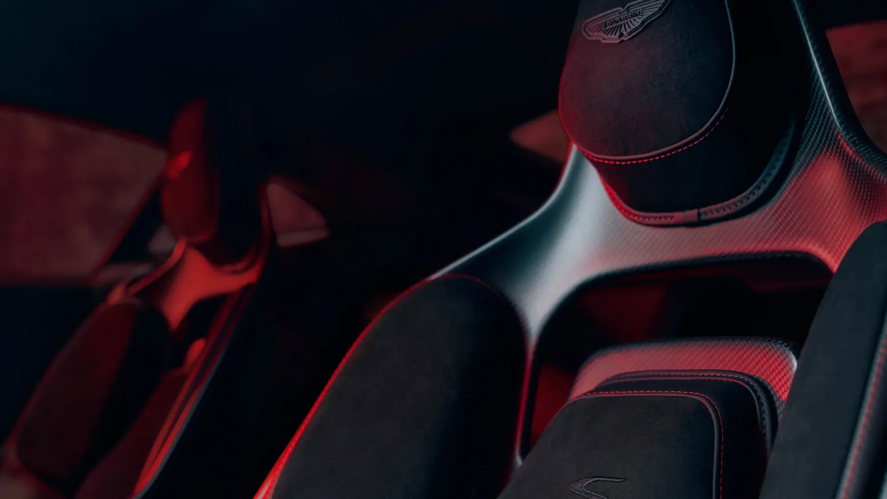 Aston Martin Vantage S 2026 – britanski aristokrat, ki si je nataknil boksarske rokavice