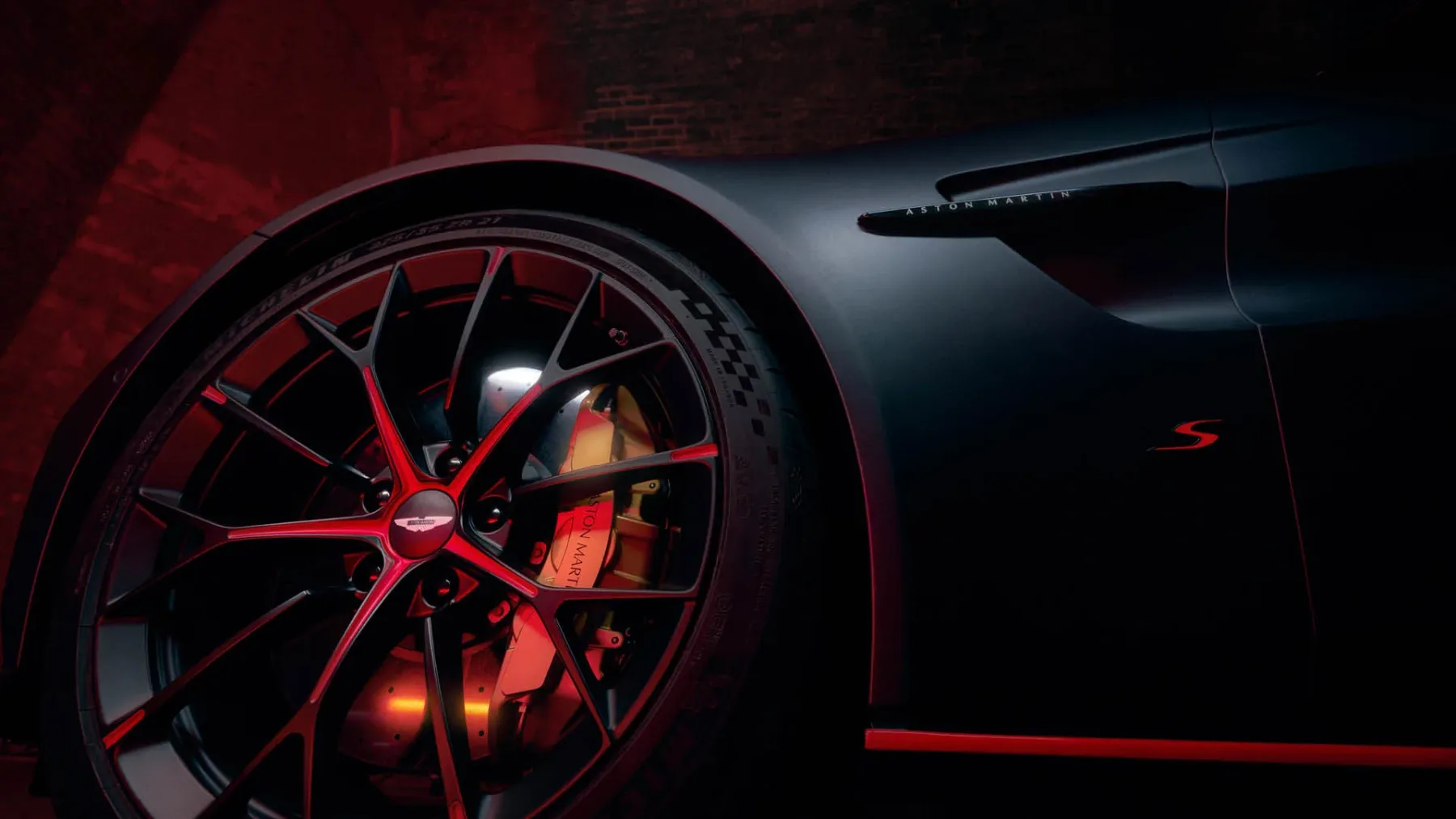 Aston Martin Vantage S 2026 – britanski aristokrat, ki si je nataknil boksarske rokavice