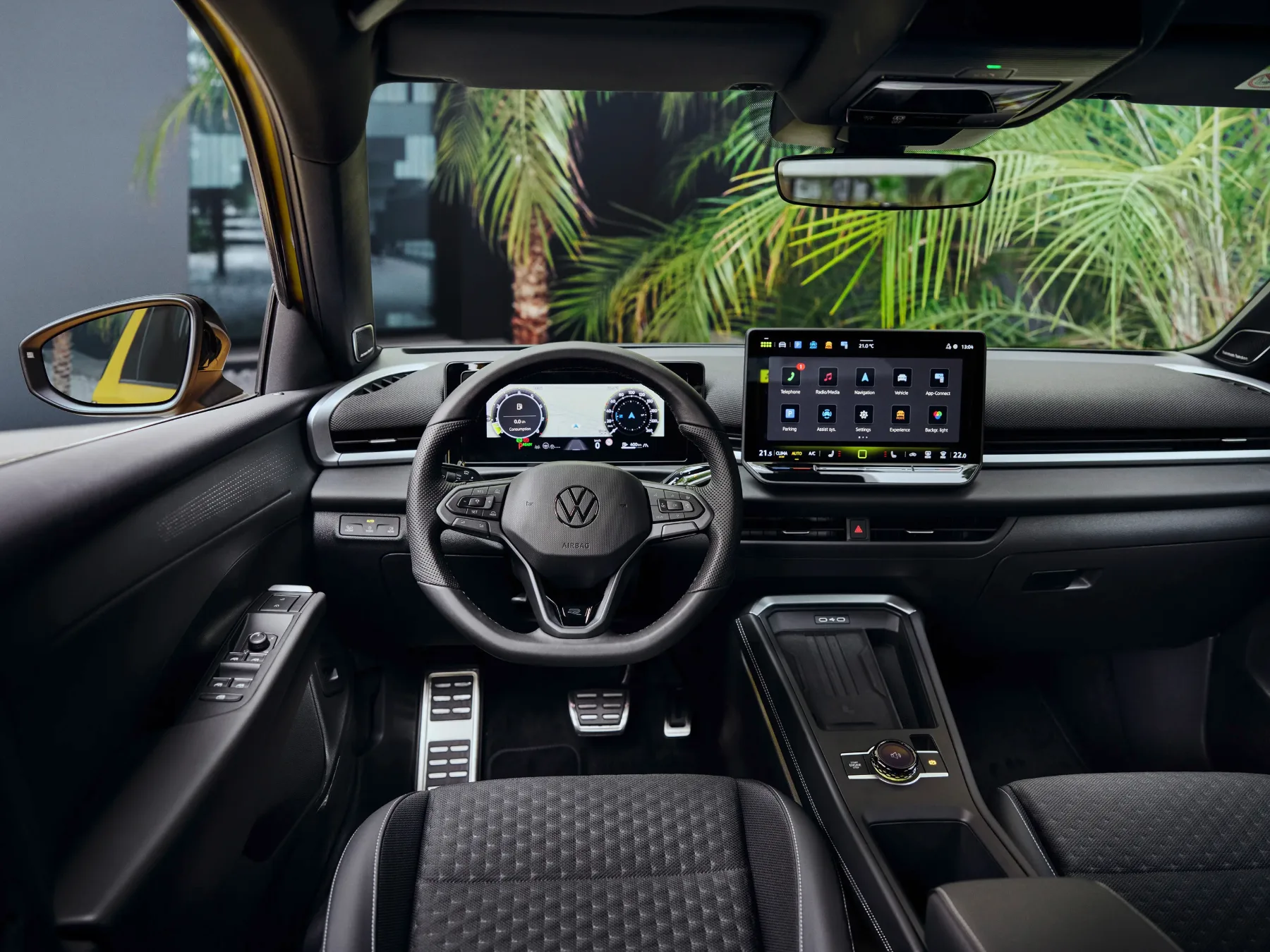 Auč: Volkswagen T-Roc 2025 – privlačen, dodelan in dražji kot kadarkoli – toda ali je res boljši?