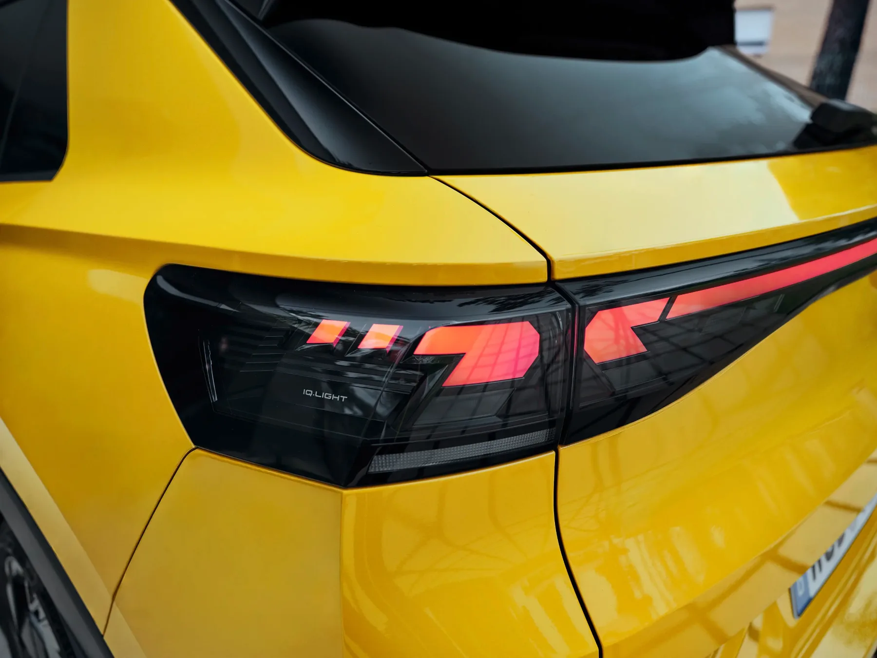 Auč: Volkswagen T-Roc 2025 – privlačen, dodelan in dražji kot kadarkoli – toda ali je res boljši?