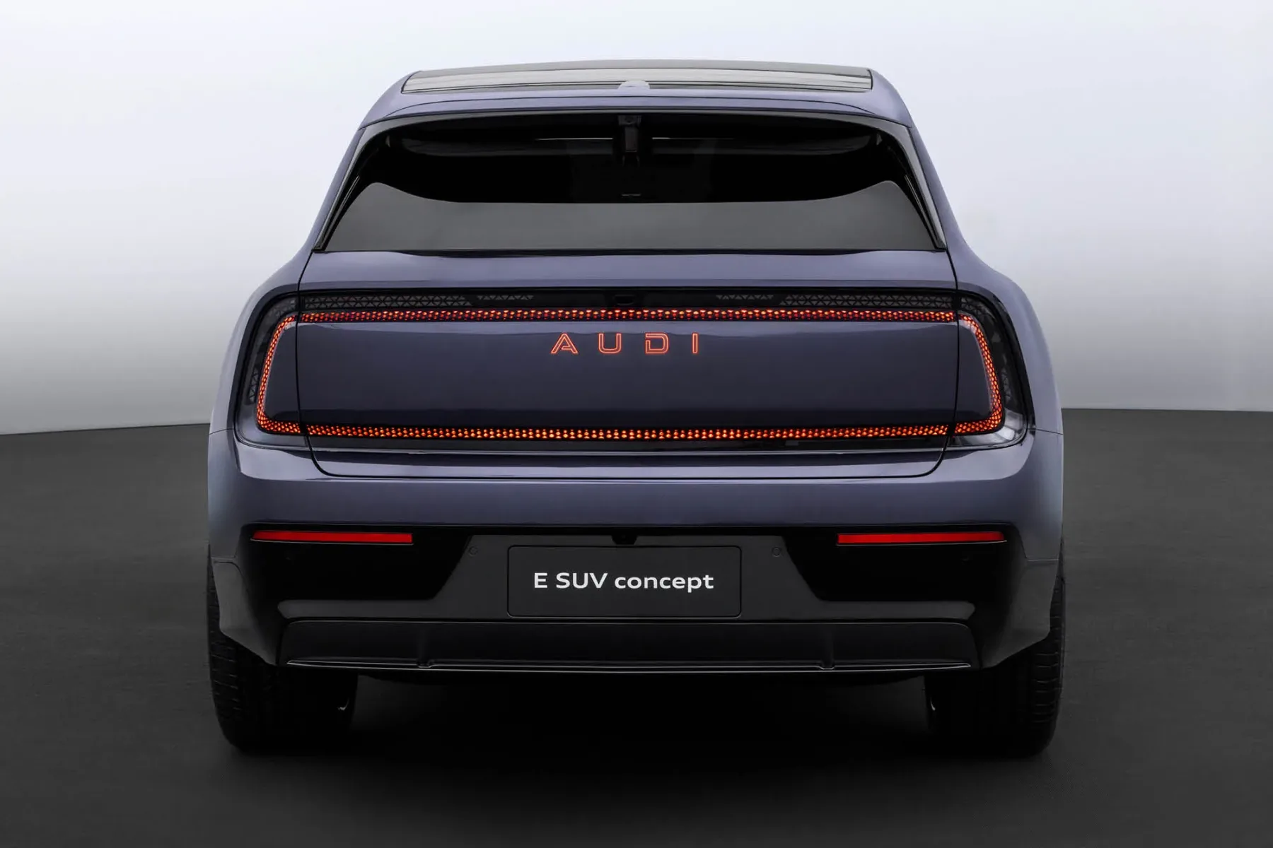Audi brez krogcev? AUDI (ja, z velikimi črkami) razkriva svoj drugi model – AUDI E SUV – električni SUV za Kitajsko