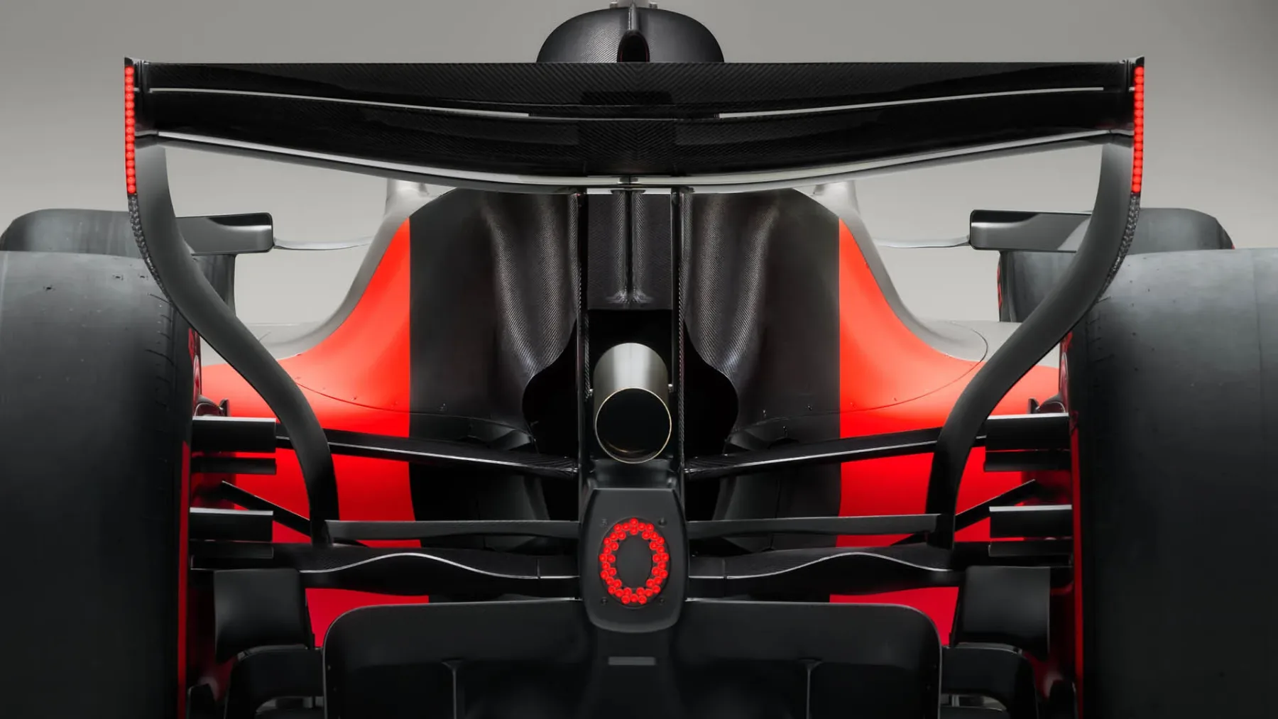 Audi F1 2026 – Audi vstopa v formulo 1 in zato je 115 dni pred začetkom sezone razkril svoj dirkalnik in novo identiteto
