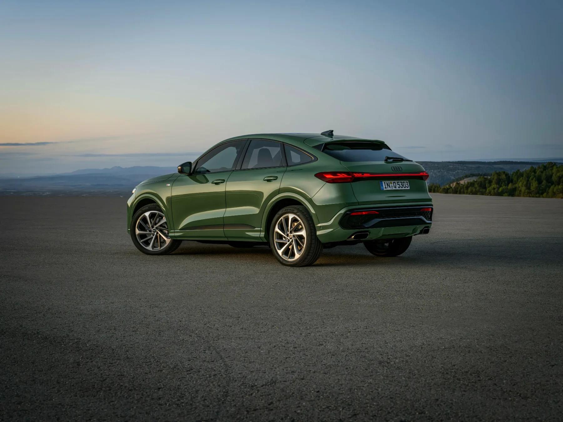 Audi Q5 Sportback 2025: avto prihodnosti… iz preteklosti
