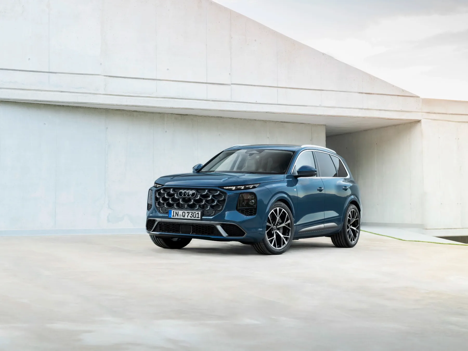 Audi Q7 (2027): tretja generacija, ki je končno spet jezna – do 600 KM, stena zaslonov in pridih kitajskega okusa