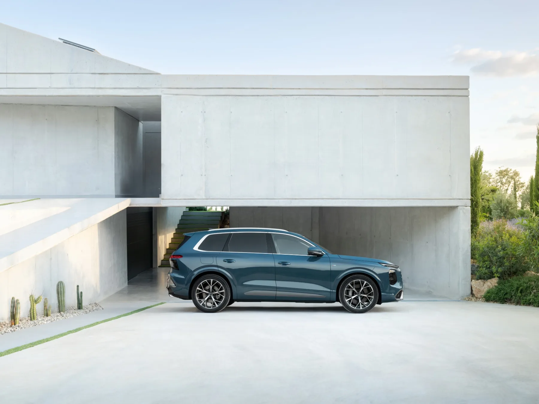 Audi Q7 (2027): tretja generacija, ki je končno spet jezna – do 600 KM, stena zaslonov in pridih kitajskega okusa