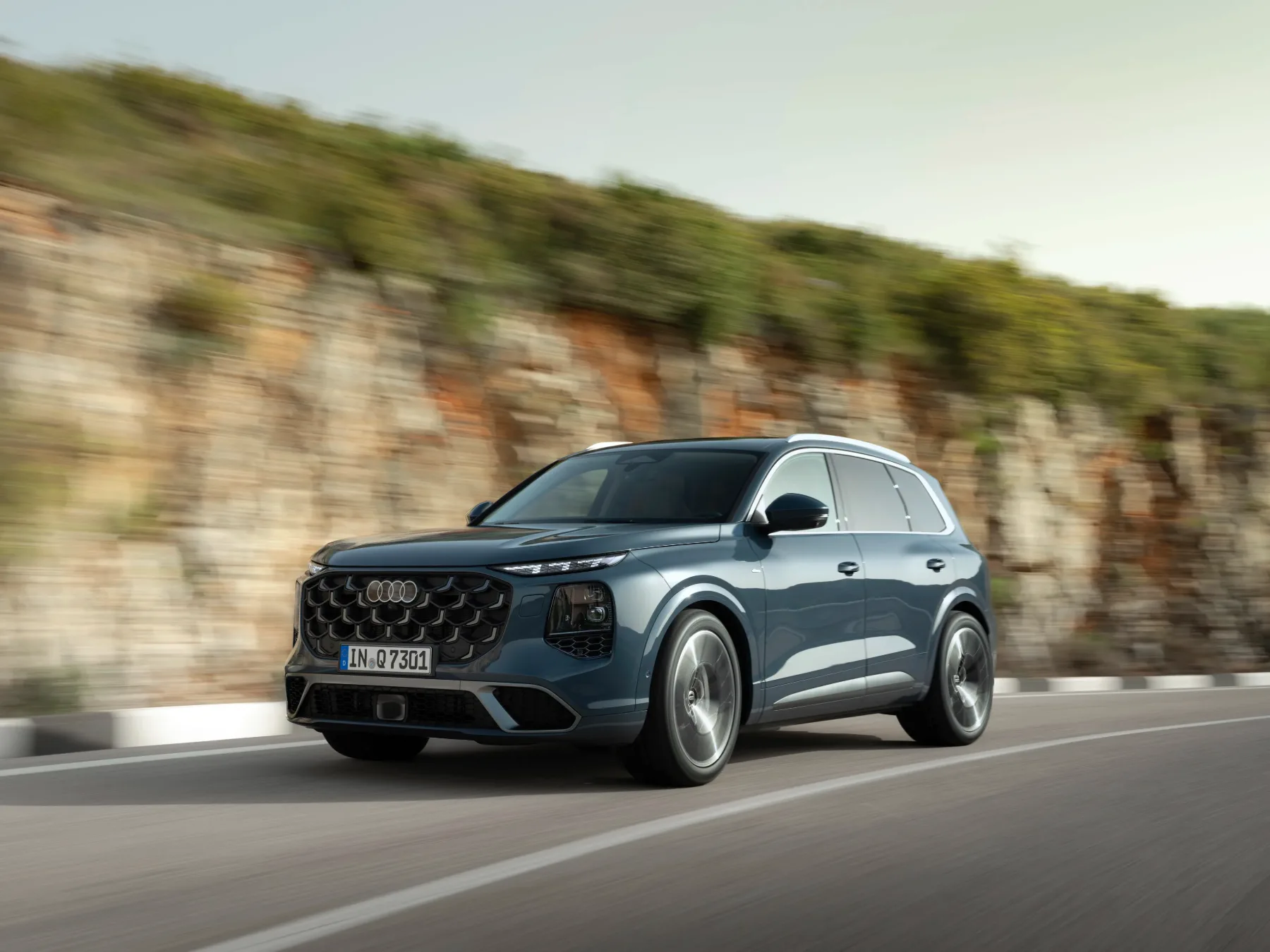 Audi Q7 (2027): tretja generacija, ki je končno spet jezna – do 600 KM, stena zaslonov in pridih kitajskega okusa