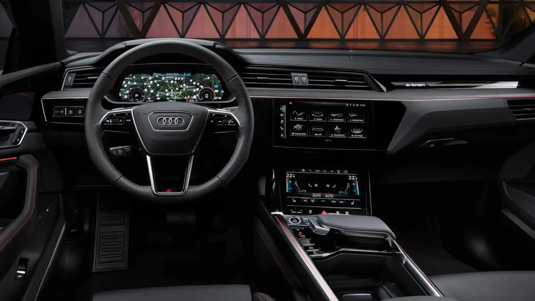 Audi ukinja – Audi Q8 e-tron: konec ere luksuznega električnega SUV-ja