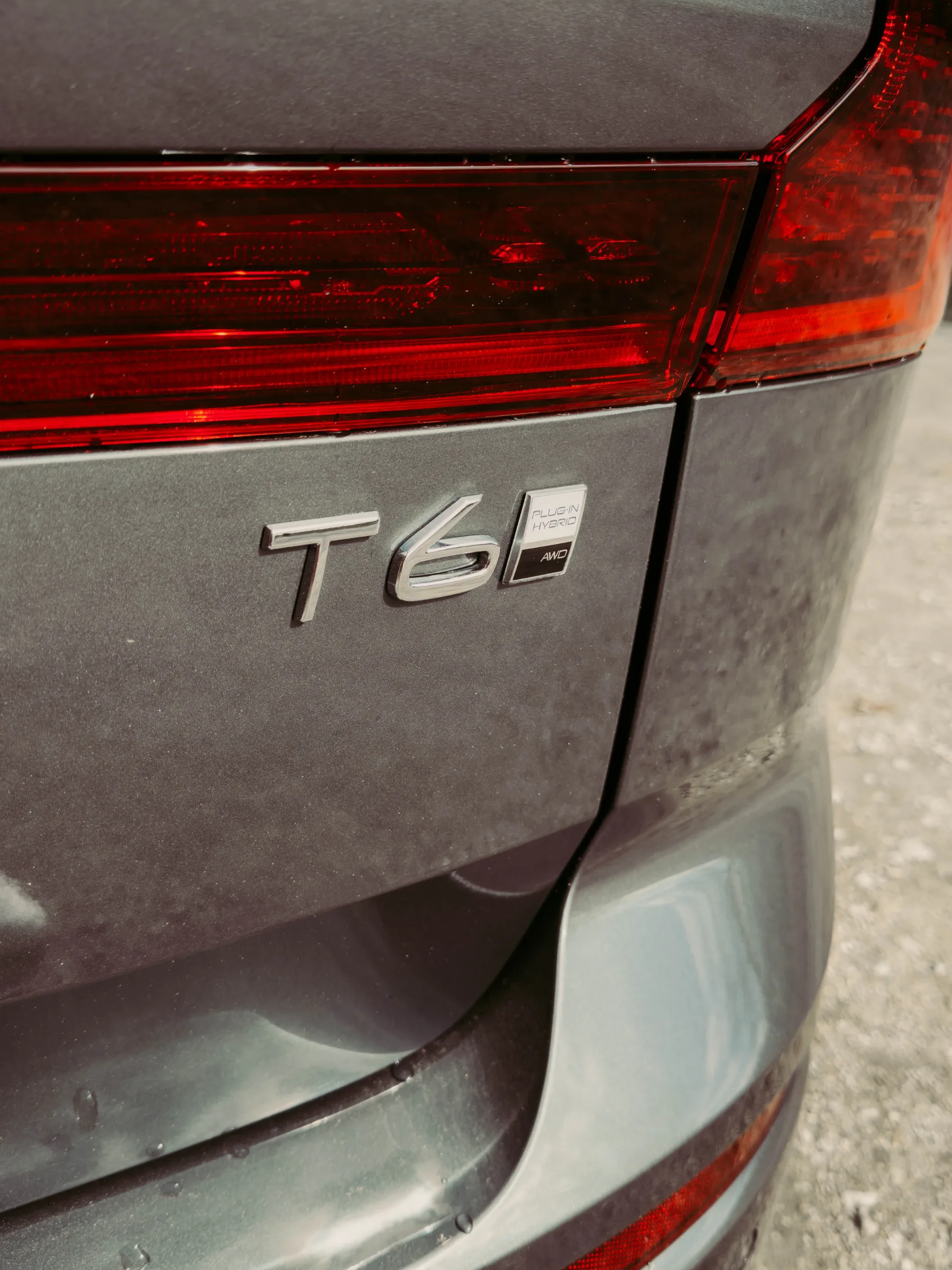 Avto test – Volvo XC60 T6 Recharge 2026: Švedski kralj SUV-jev se bori za prestol