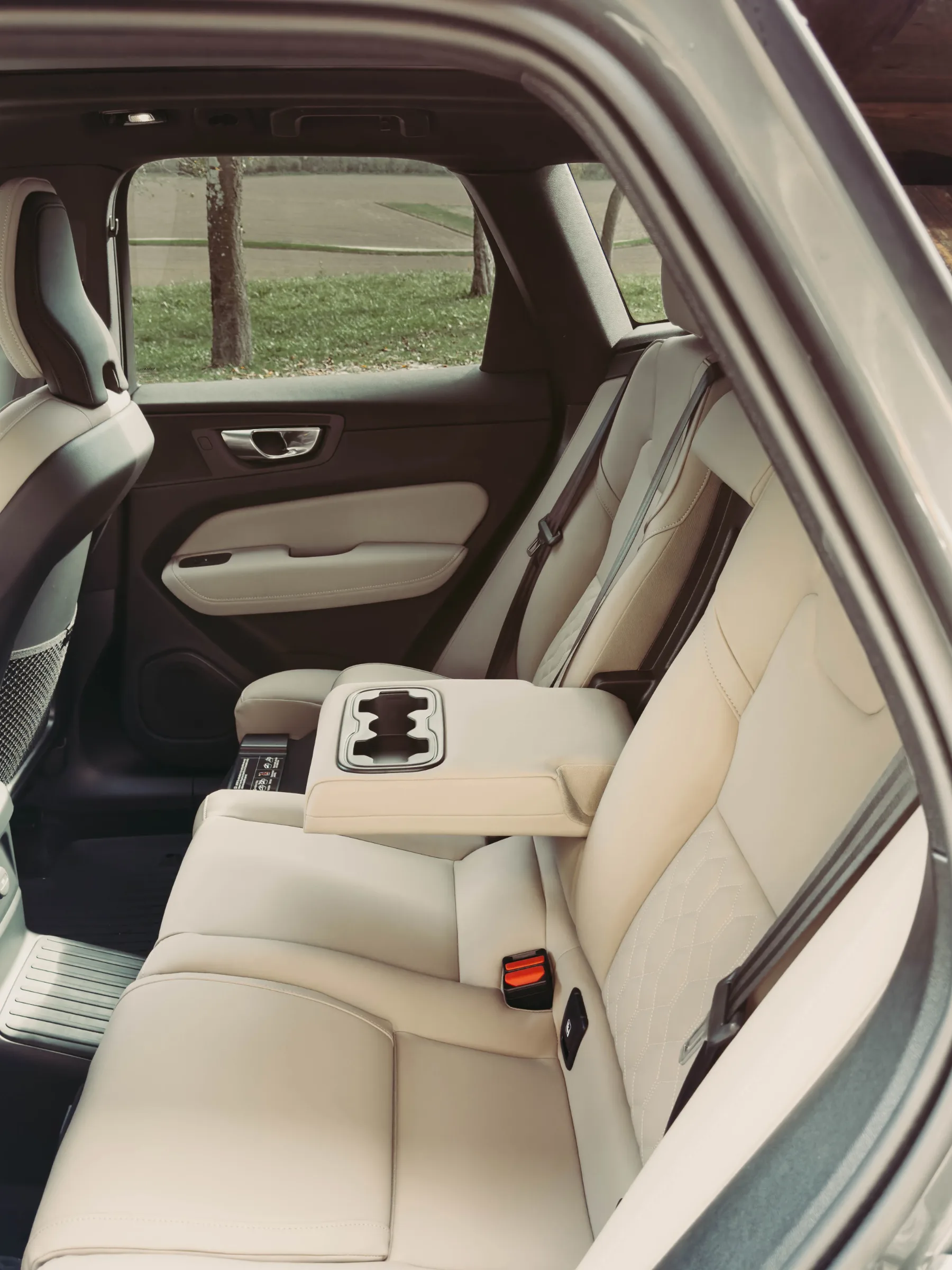Avto test – Volvo XC60 T6 Recharge 2026: Švedski kralj SUV-jev se bori za prestol