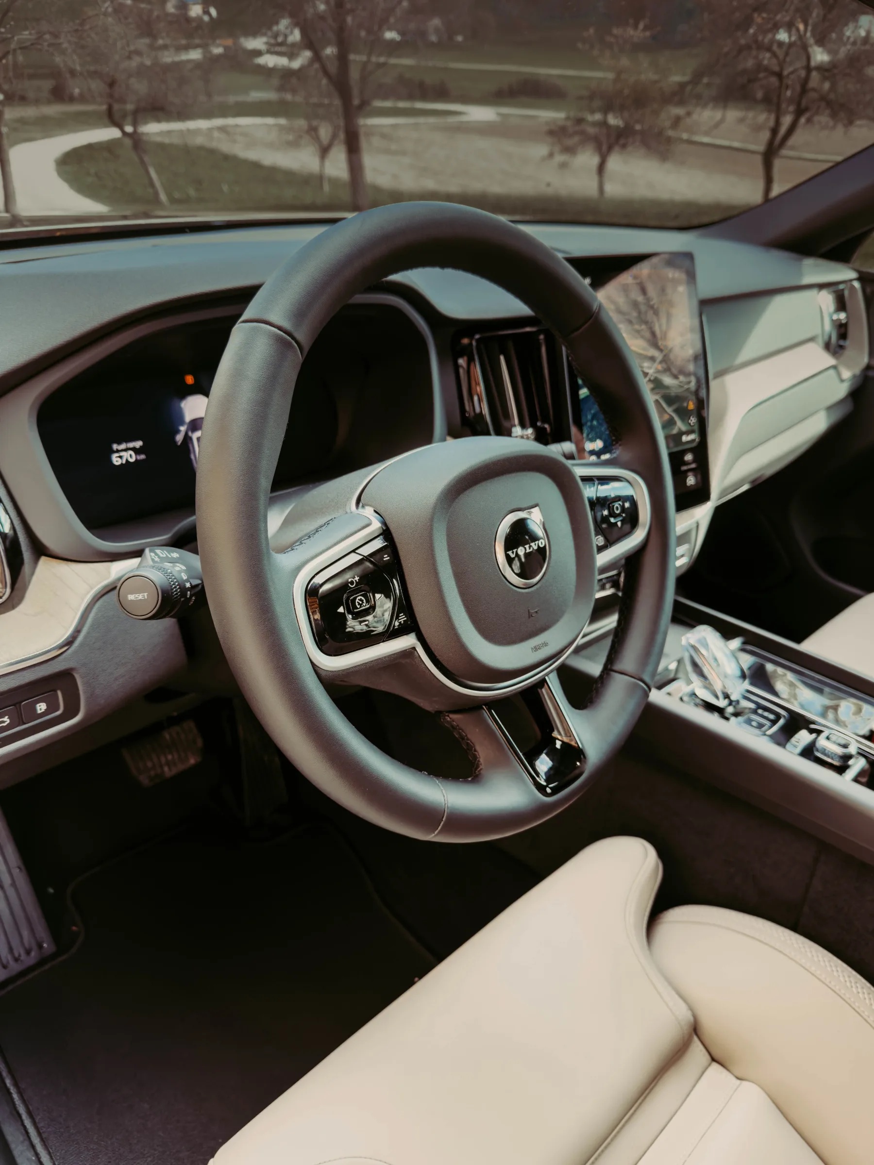 Avto test – Volvo XC60 T6 Recharge 2026: Švedski kralj SUV-jev se bori za prestol