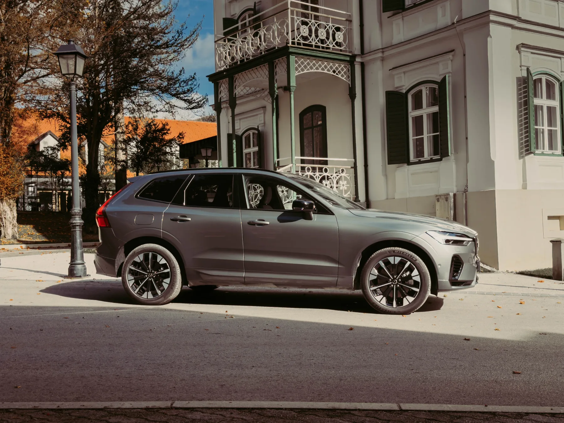 Avto test – Volvo XC60 T6 Recharge 2026: Švedski kralj SUV-jev se bori za prestol