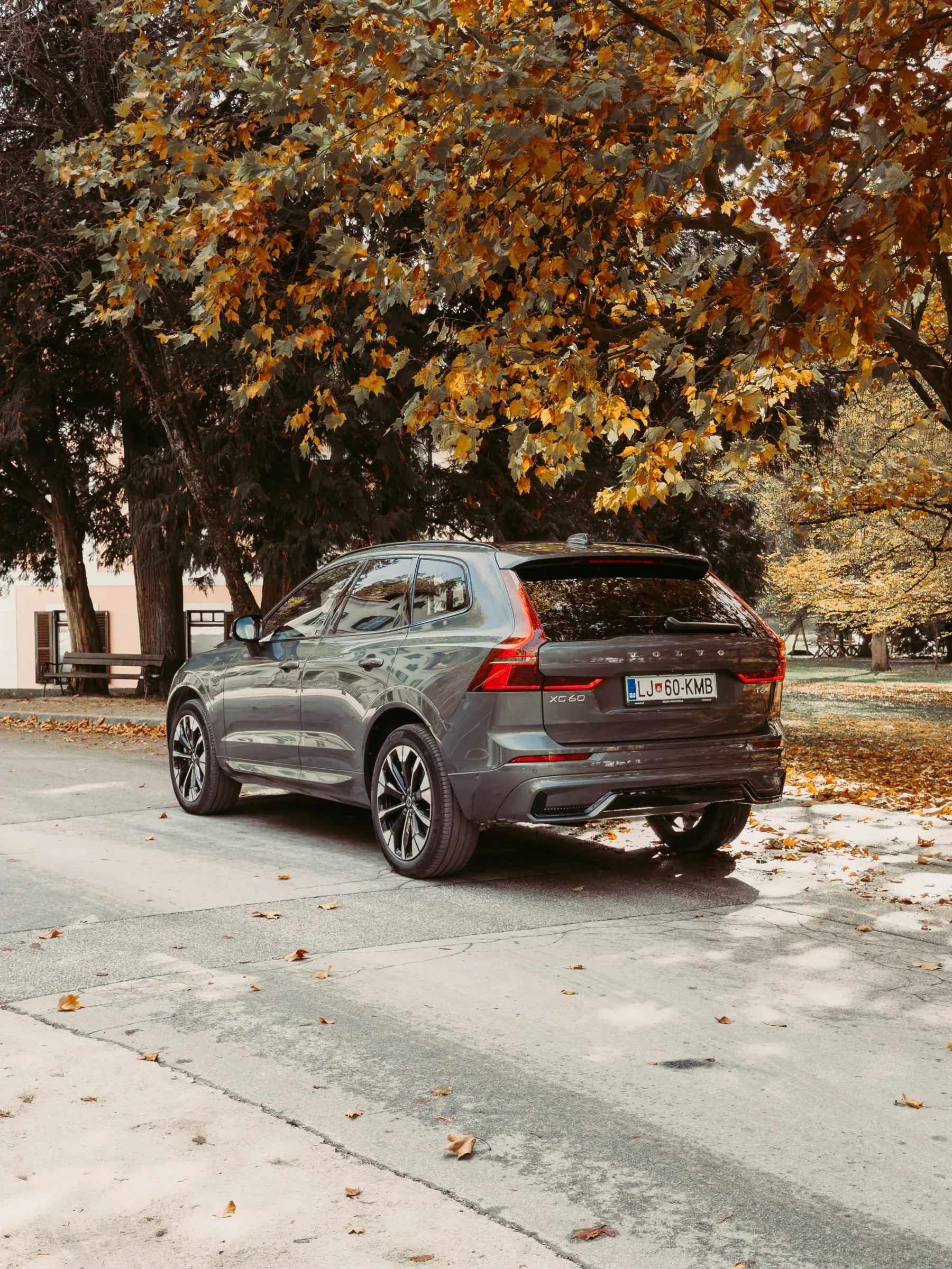 Avto test – Volvo XC60 T6 Recharge 2026: Švedski kralj SUV-jev se bori za prestol
